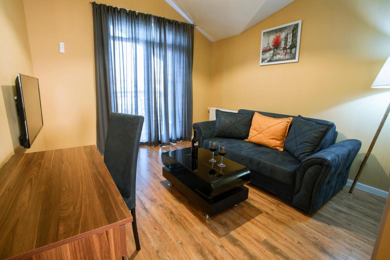 Apart Hotel West Тбілісі Екстер'єр фото