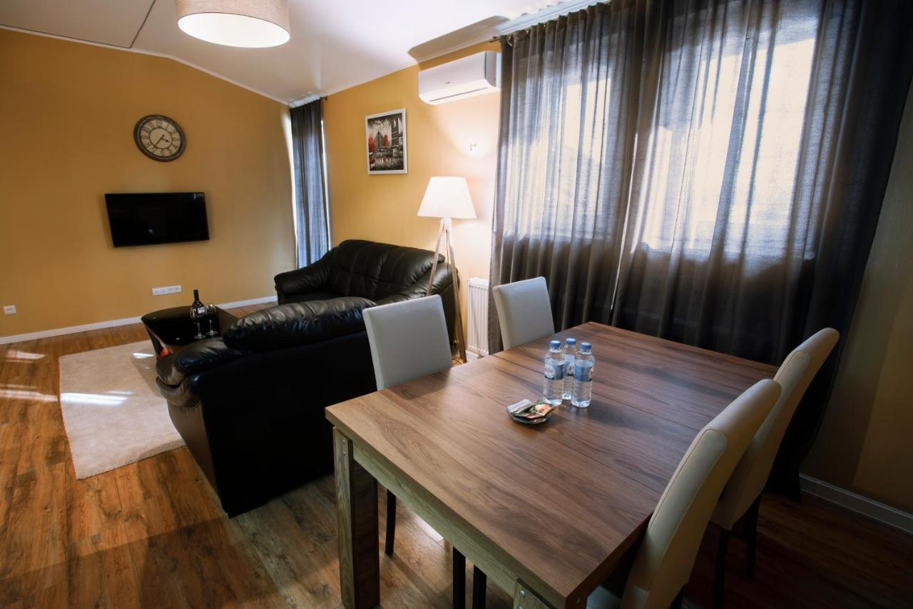 Apart Hotel West Тбілісі Екстер'єр фото