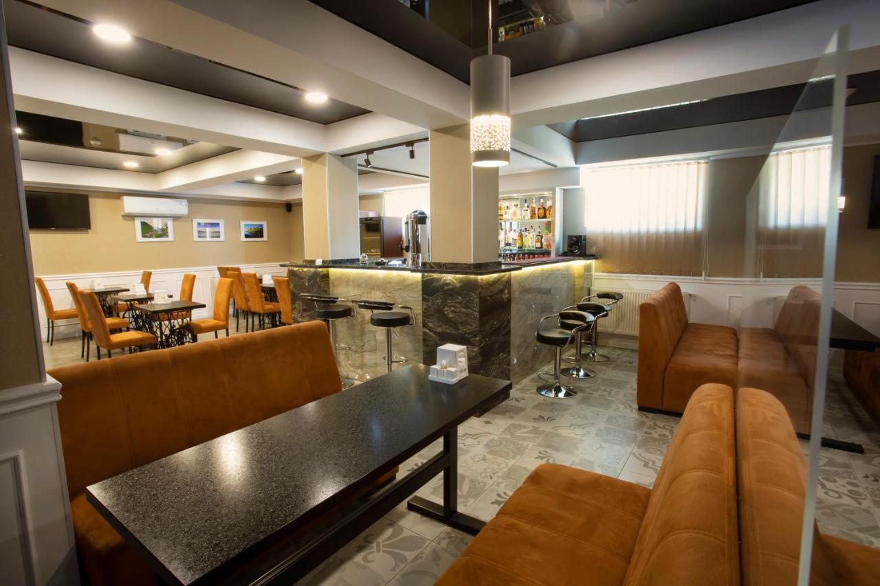 Apart Hotel West Тбілісі Екстер'єр фото