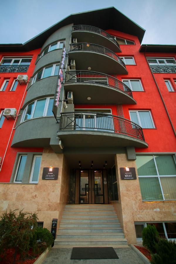 Apart Hotel West Тбілісі Екстер'єр фото