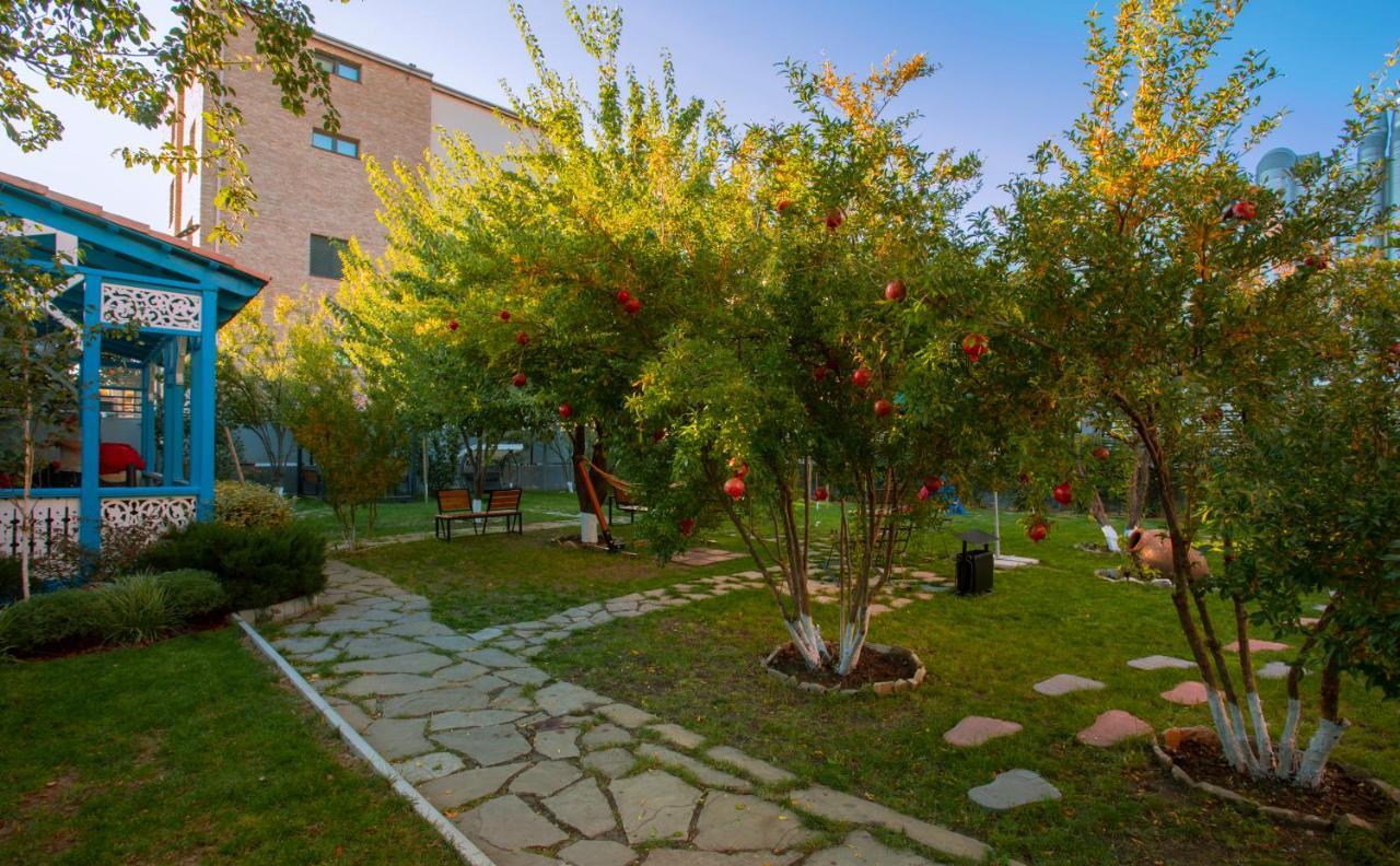 Apart Hotel West Тбілісі Екстер'єр фото
