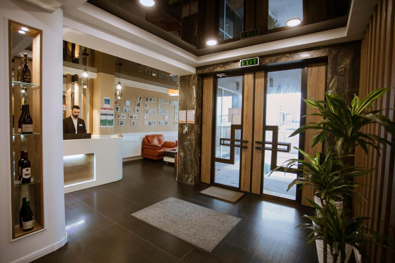 Apart Hotel West Тбілісі Екстер'єр фото