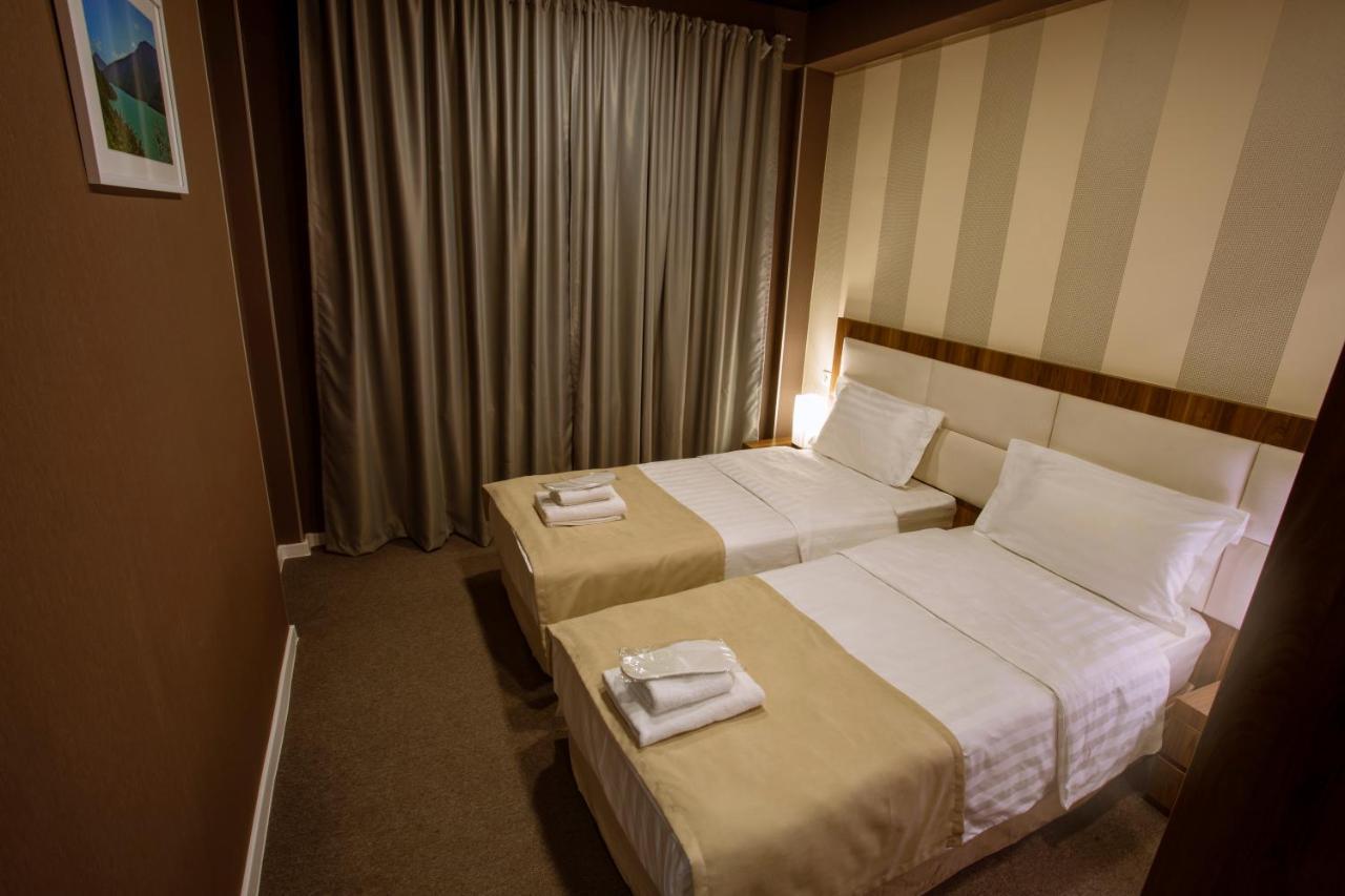 Apart Hotel West Тбілісі Екстер'єр фото
