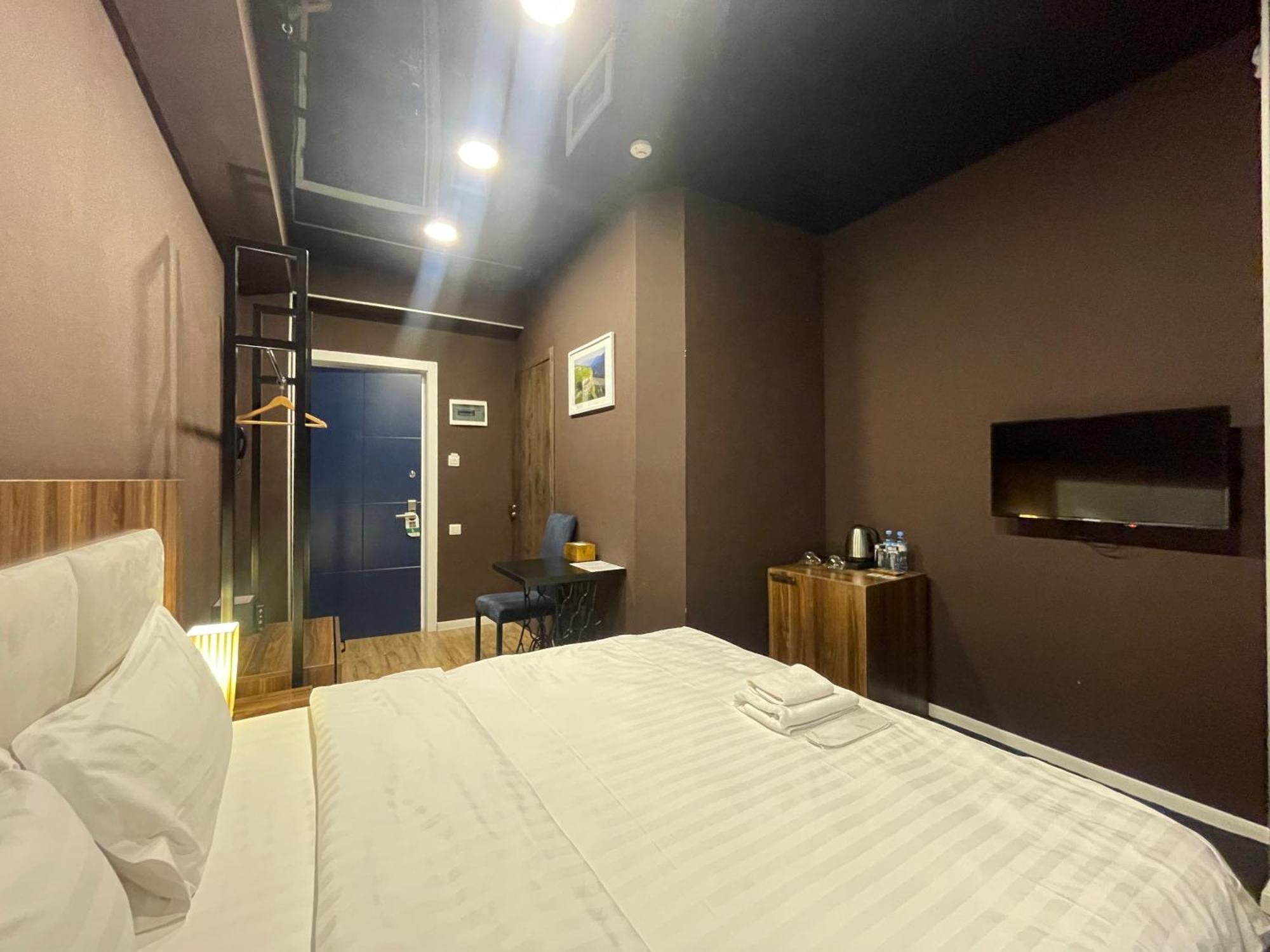 Apart Hotel West Тбілісі Екстер'єр фото