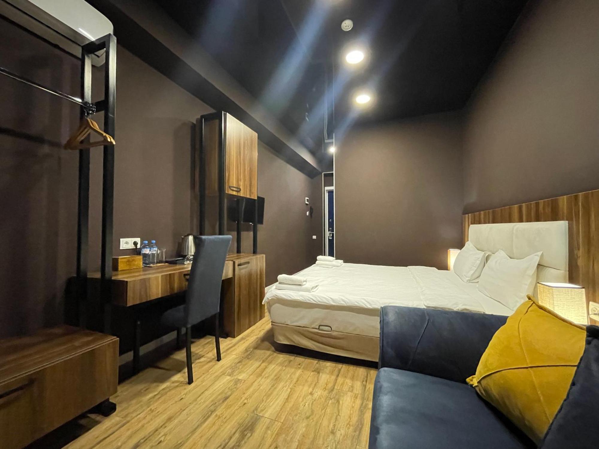 Apart Hotel West Тбілісі Екстер'єр фото