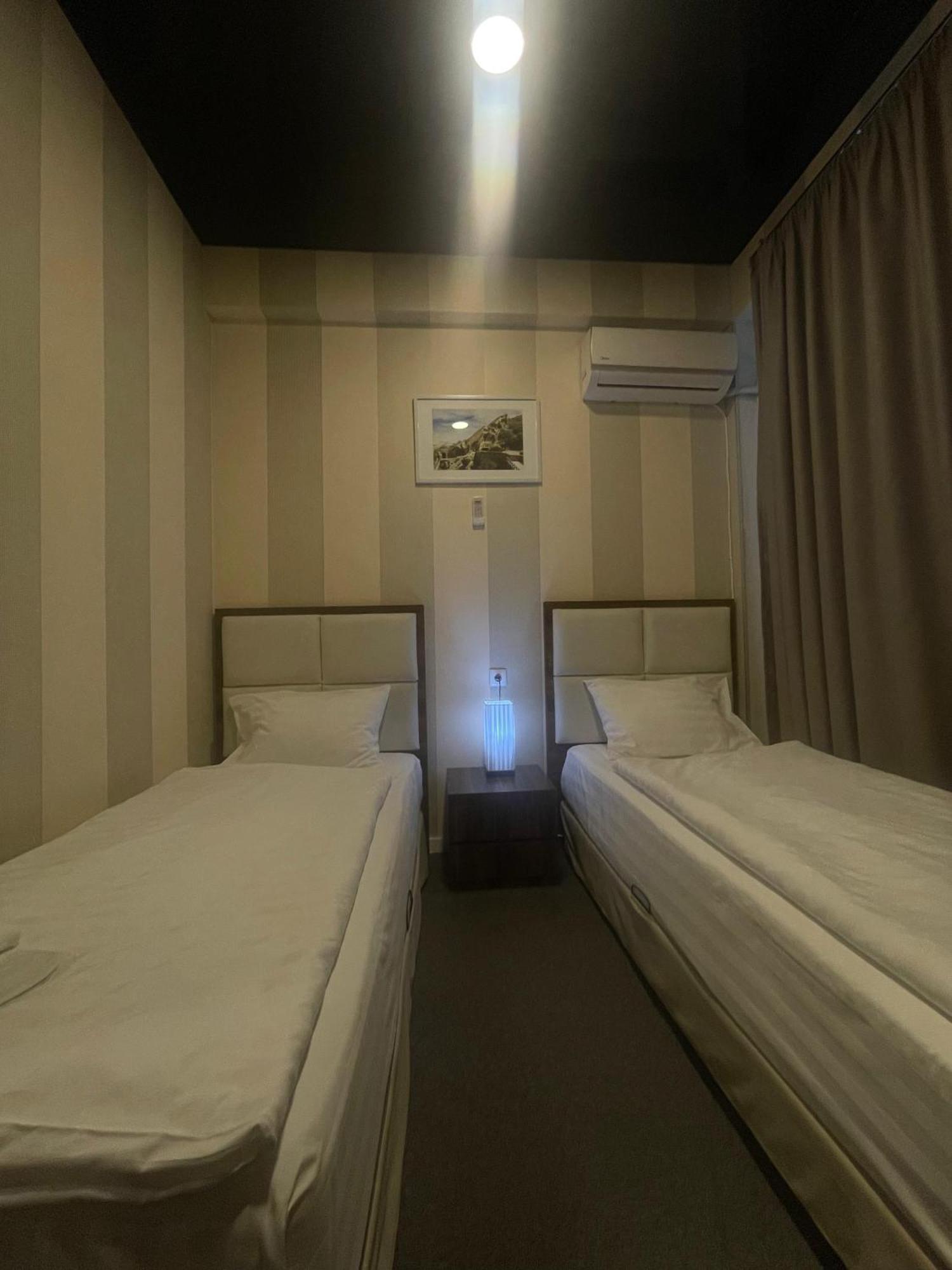 Apart Hotel West Тбілісі Екстер'єр фото