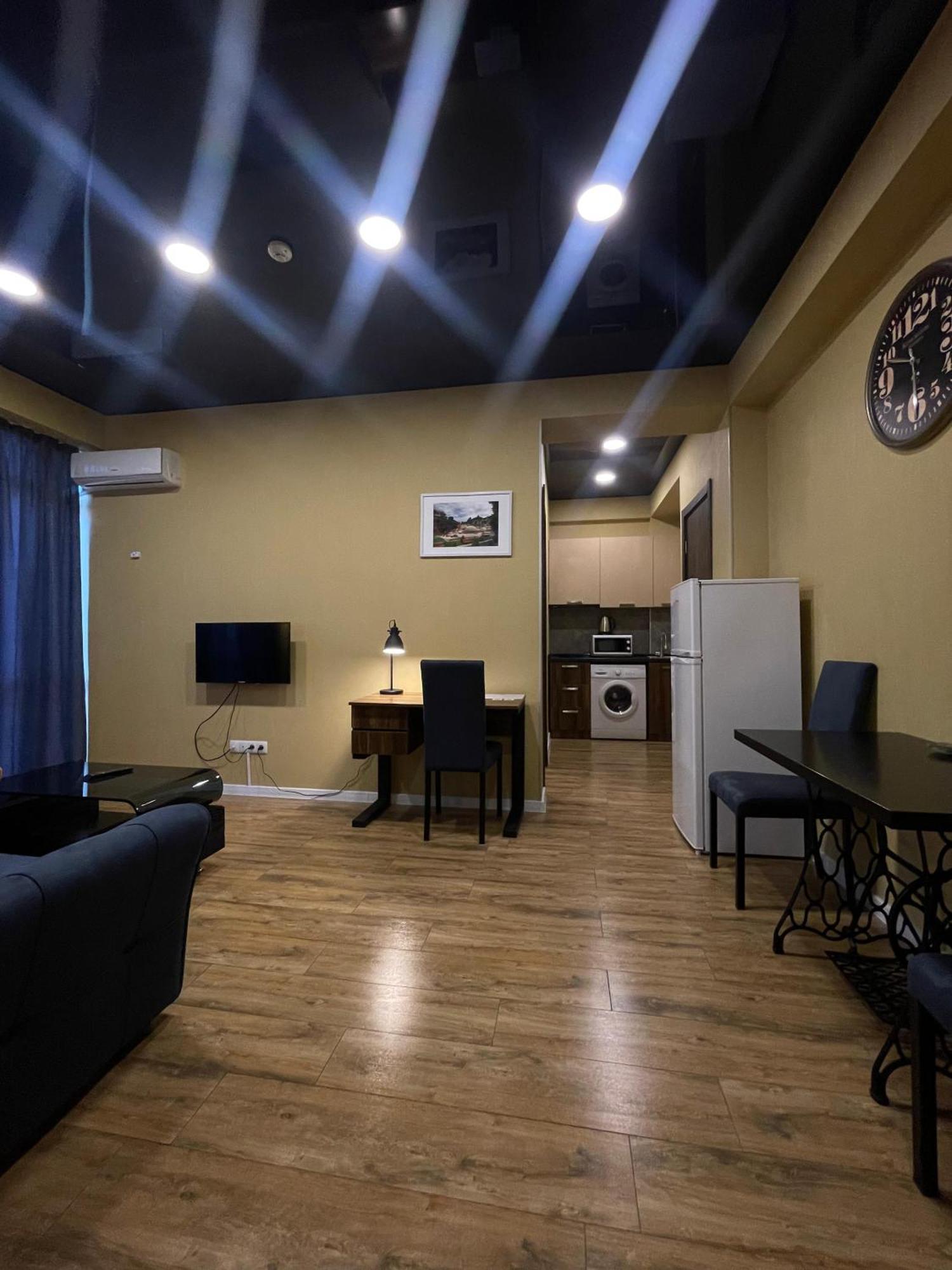 Apart Hotel West Тбілісі Екстер'єр фото