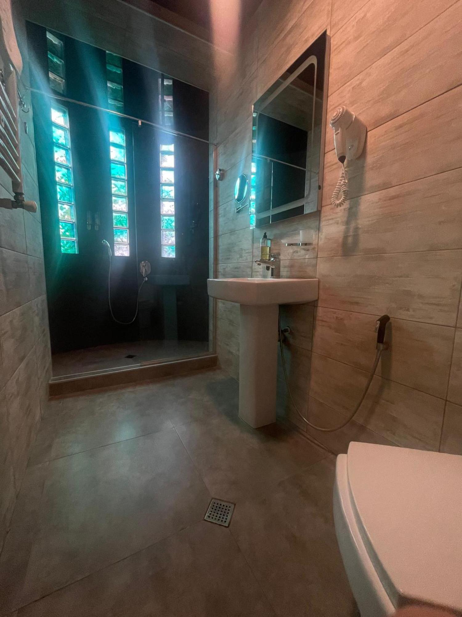 Apart Hotel West Тбілісі Екстер'єр фото