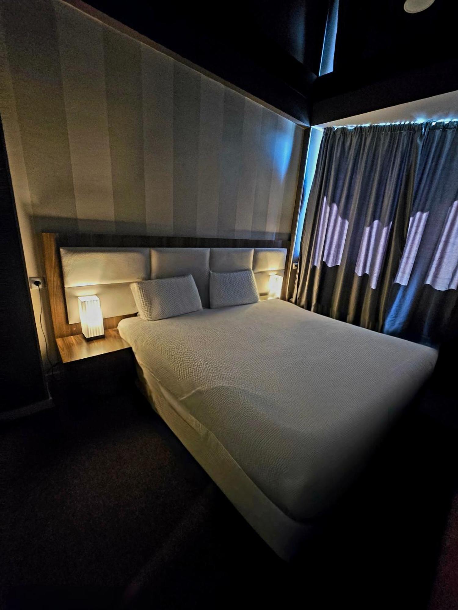 Apart Hotel West Тбілісі Екстер'єр фото