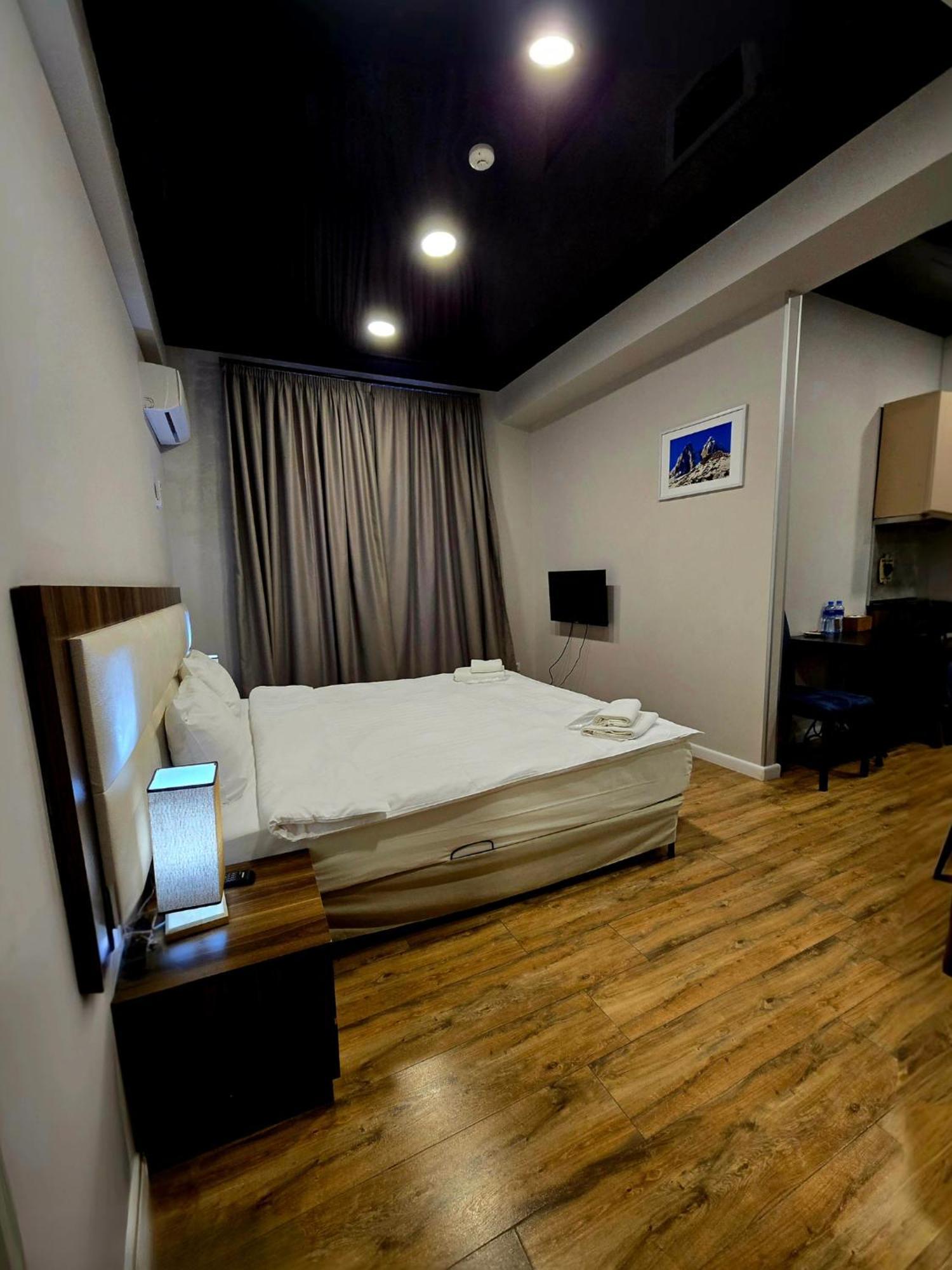 Apart Hotel West Тбілісі Екстер'єр фото
