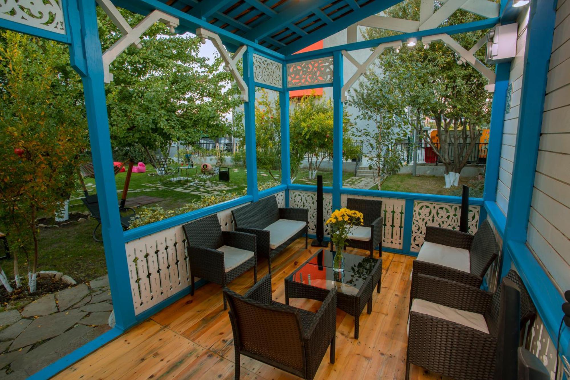 Apart Hotel West Тбілісі Екстер'єр фото