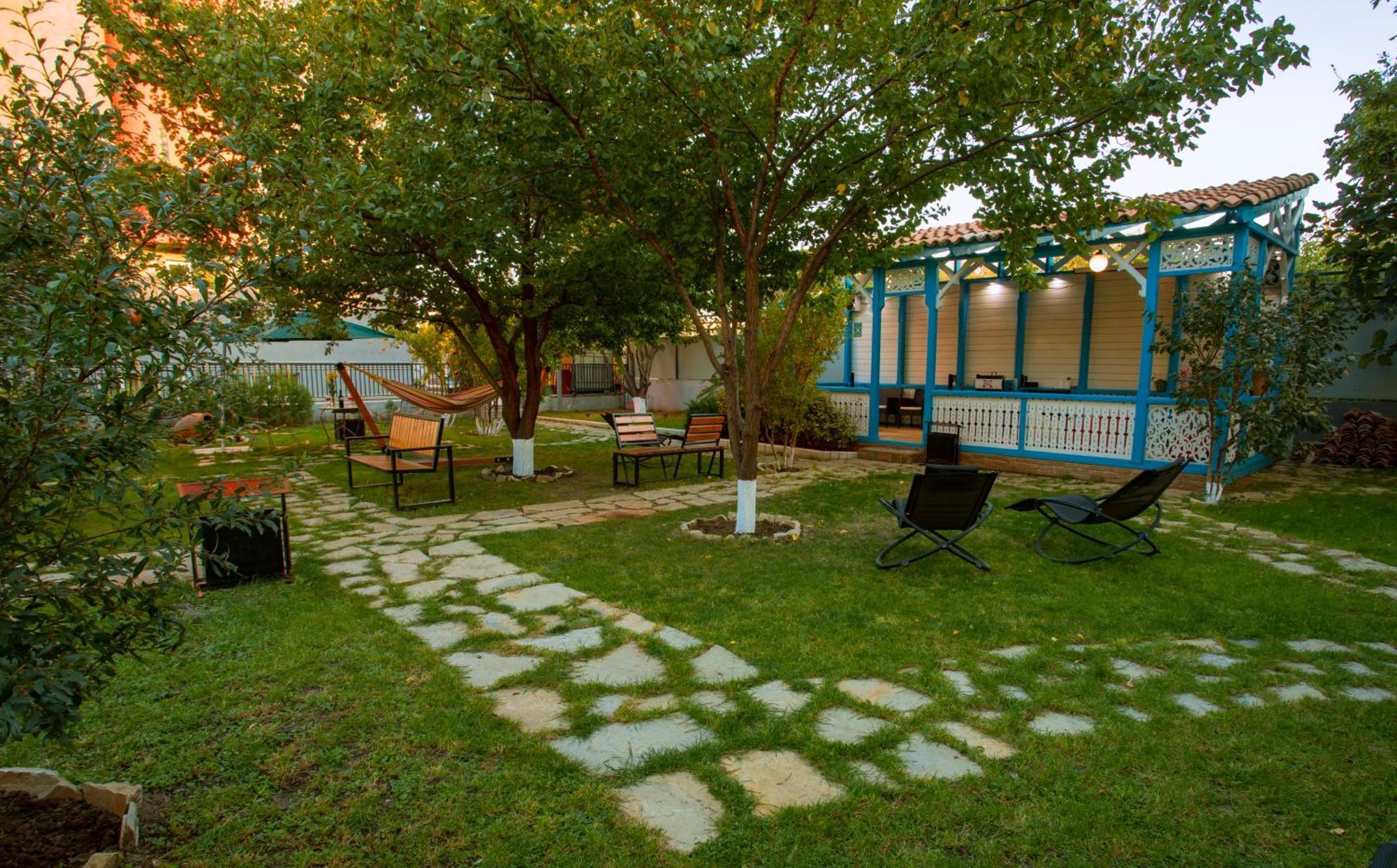 Apart Hotel West Тбілісі Екстер'єр фото